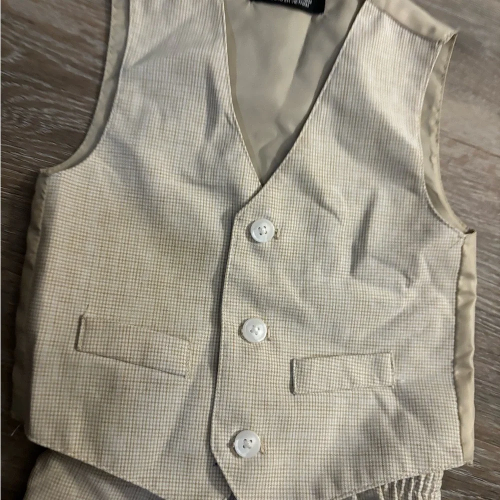 Boys Van Heusen Tan Dress Vest & Pants Set with Blue Plaid Bow Tie Sz 24M